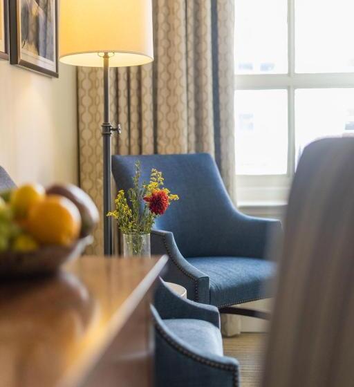 اتاق لوکس با تخت بزرگ, Nopsi Hotel New Orleans