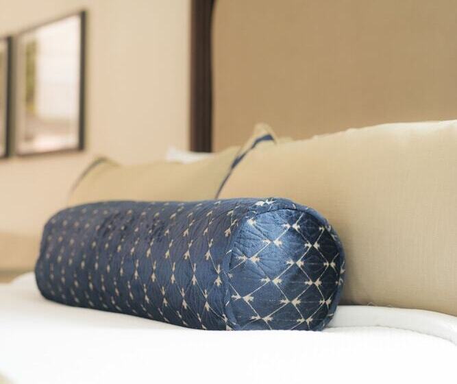 سوییت جونیور, Nopsi Hotel New Orleans