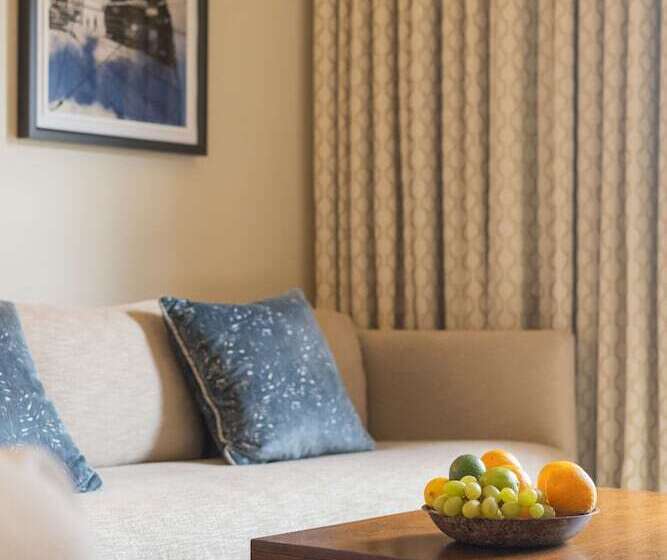 جناح جونيور, Nopsi Hotel New Orleans