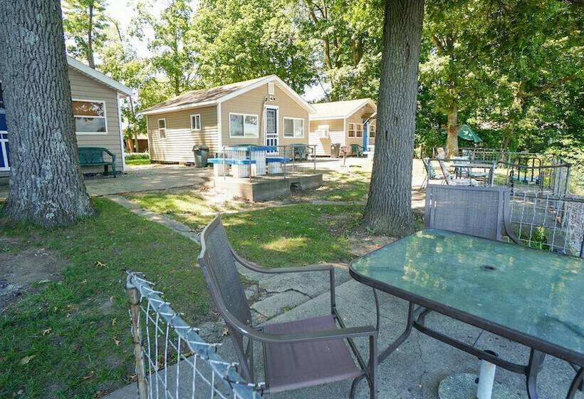 キャビン, Outrigger Resort