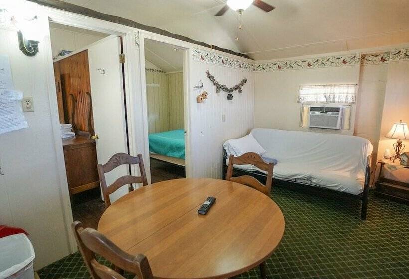 キャビン, Outrigger Resort