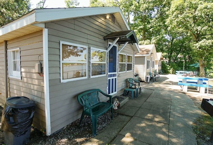 キャビン, Outrigger Resort