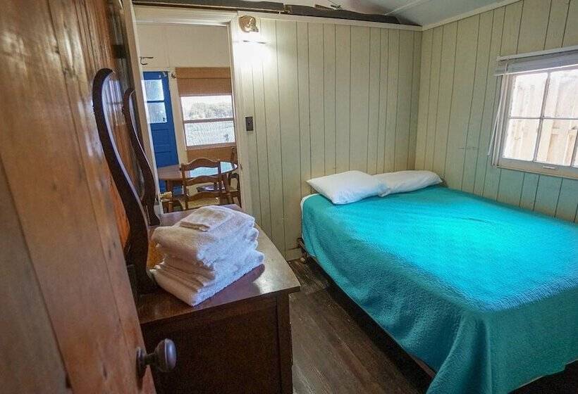 キャビン, Outrigger Resort