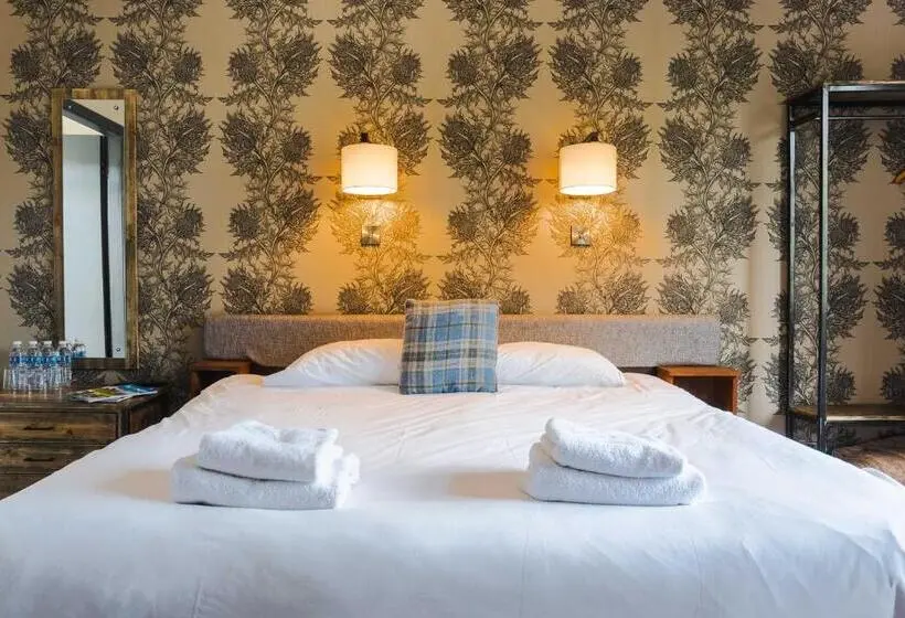 Superior-perhehuone, Traquair Arms
