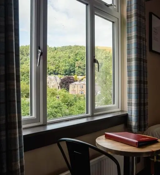 Superior-perhehuone, Traquair Arms