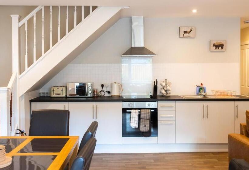 منزل غرفة نوم واحدة, Traquair Arms