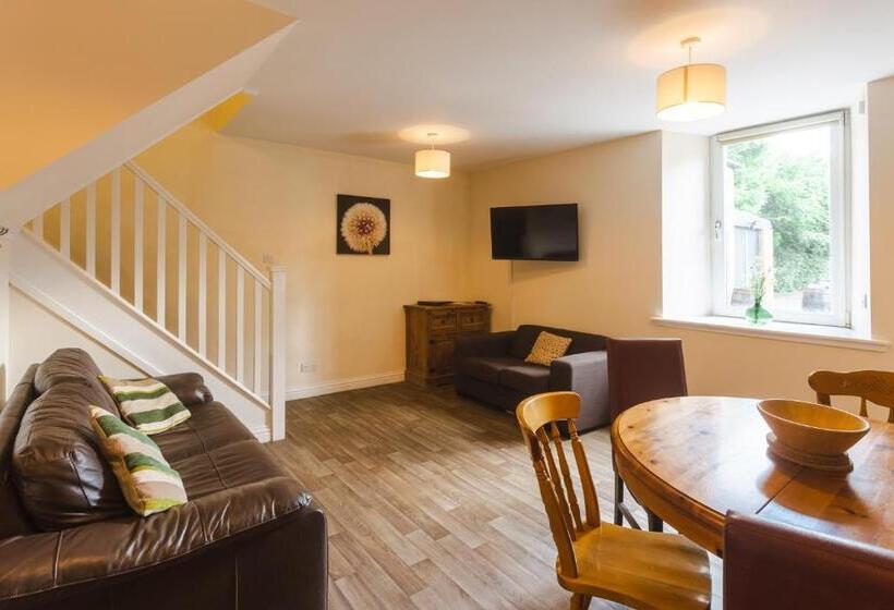 منزل غرفة نوم واحدة, Traquair Arms