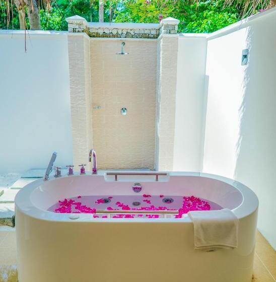 سوییت با استخر, Nh Maldives Kuda Rah Resort   Stays Of 3 Nights Or More, 50 Percent Off Shared Roundtrip Transport