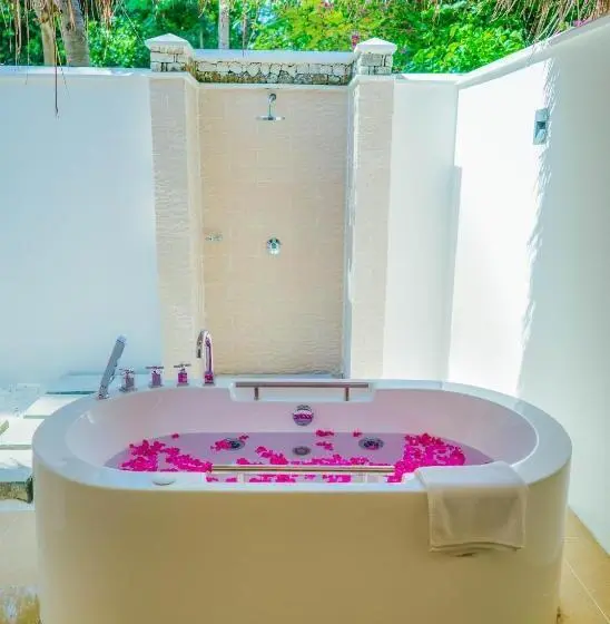 سوییت با استخر, NH Maldives Kuda Rah Resort
