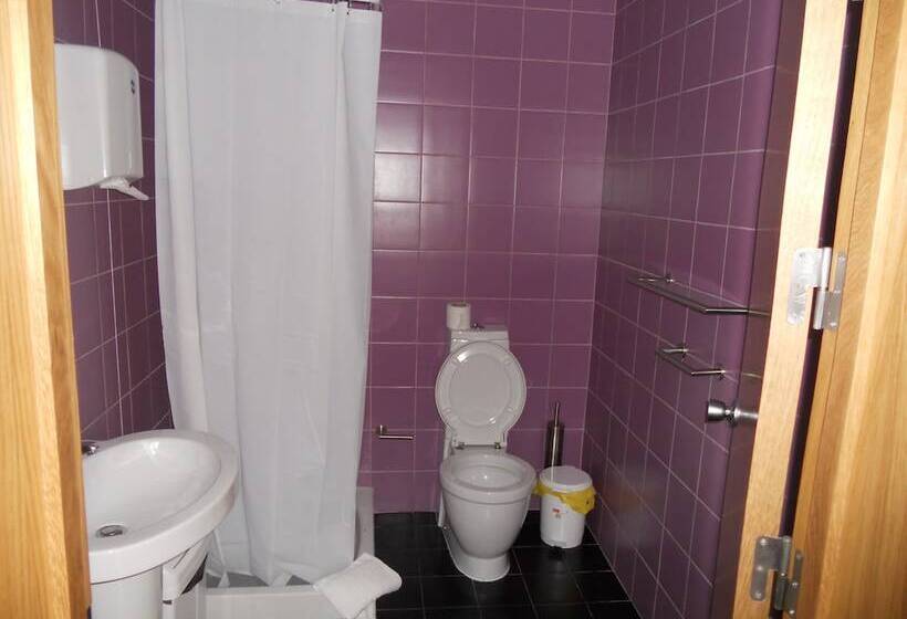 Кровать в Общей Комнате, Azores Youth Hostels São Jorge