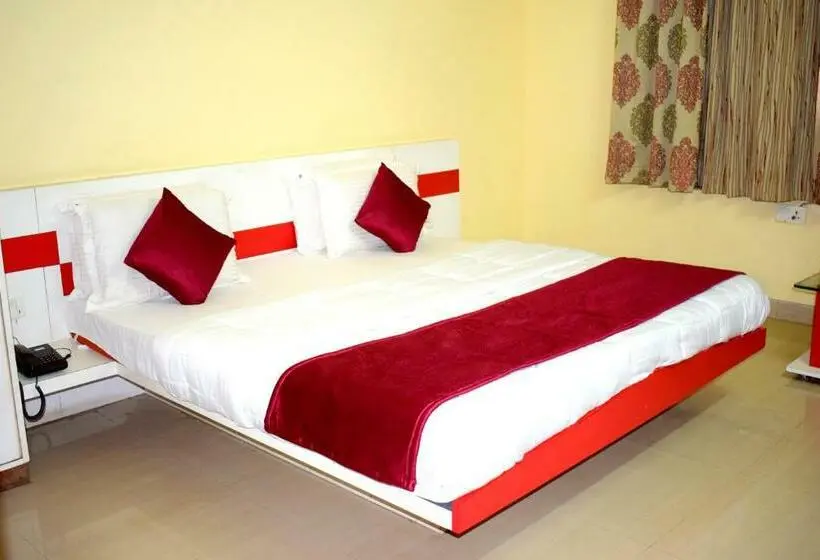 デラックスルーム, Ashapura Palace By Sky Stays