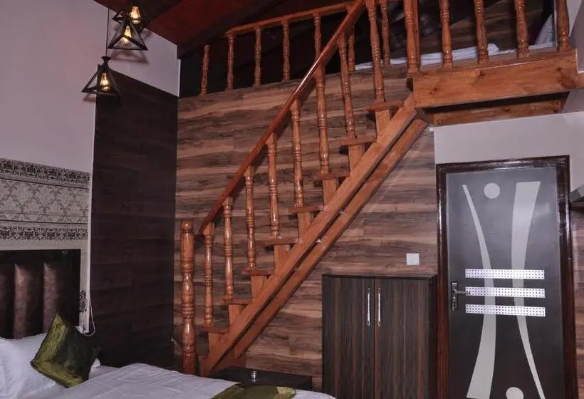 ファミリールーム, Ekam Lodge