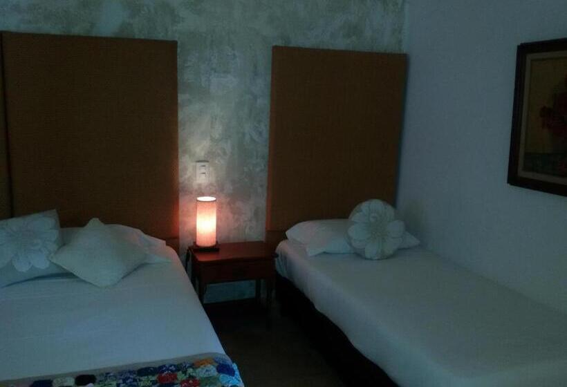 חדר סטנדרט לשלושה, El Tesoro