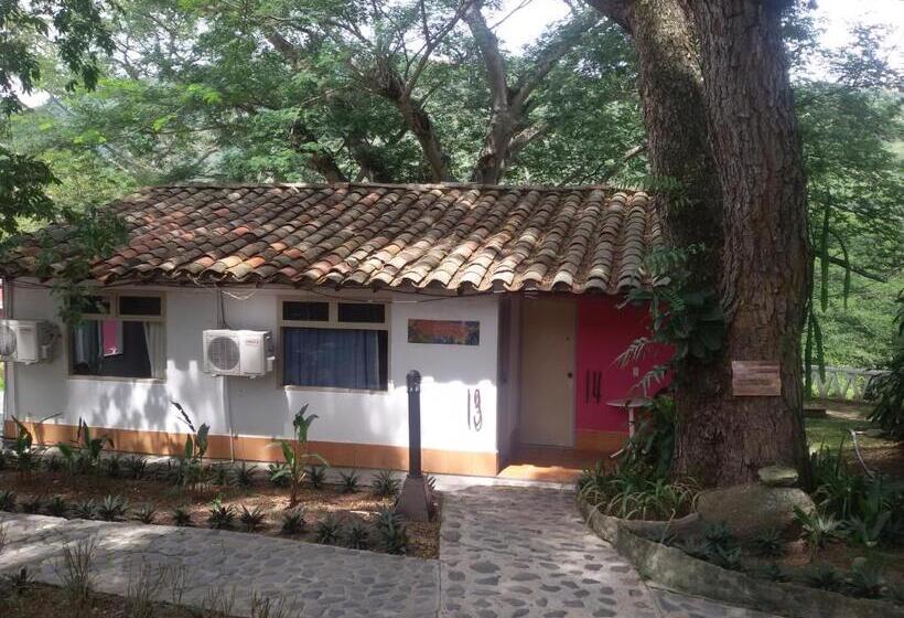 חדר סטנדרט לשלושה, El Tesoro