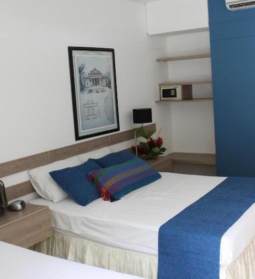 חדר משפחתי, El Tesoro