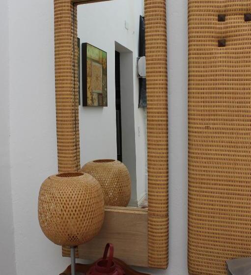 חדר משפחתי, El Tesoro