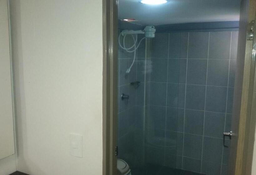 חדר משפחתי, El Tesoro