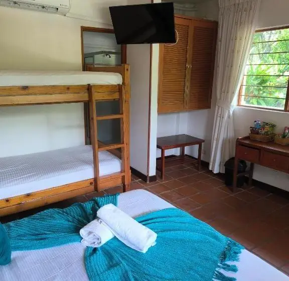 スタンダード４人部屋, Hosteria Guaracú