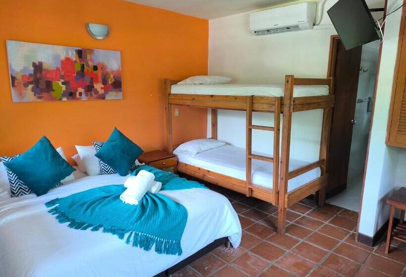 חדר סטנדרט לארבעה, Hosteria Guaracú