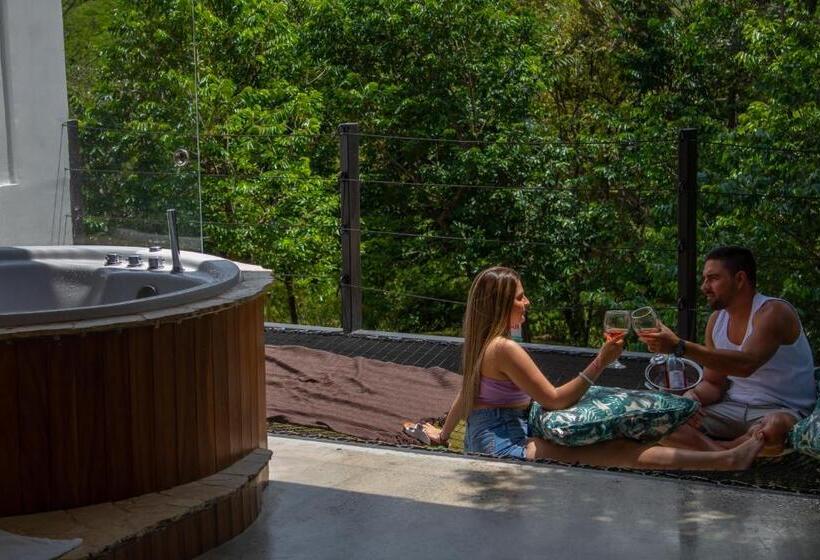 Люкс, Hosteria Guaracú