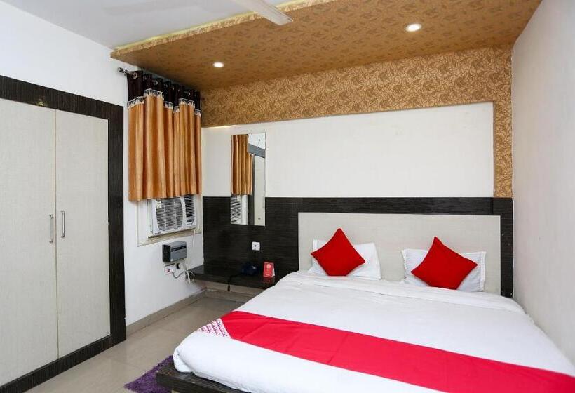 اتاق کلاسیک سه تخته, Treebo China Town