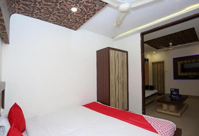 トリプルクラシックルーム, Treebo China Town