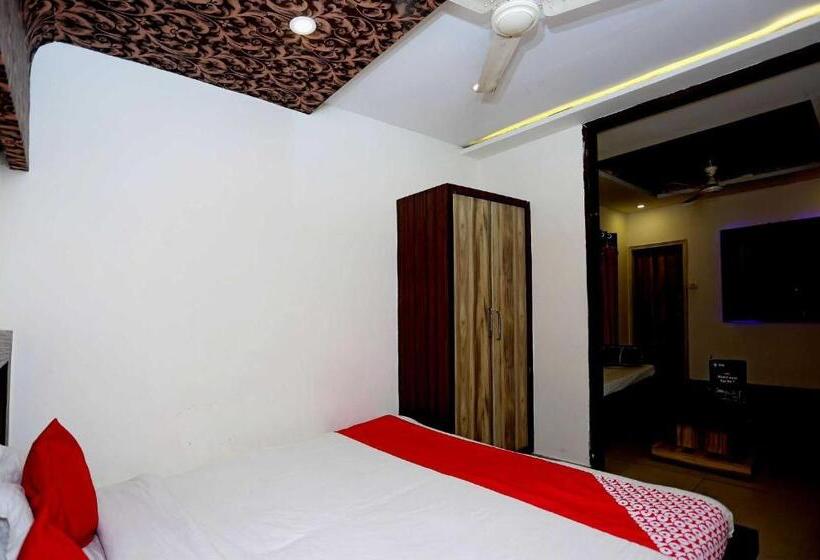 トリプルクラシックルーム, Treebo China Town