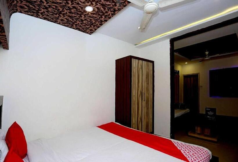 اتاق کلاسیک سه تخته, Treebo China Town