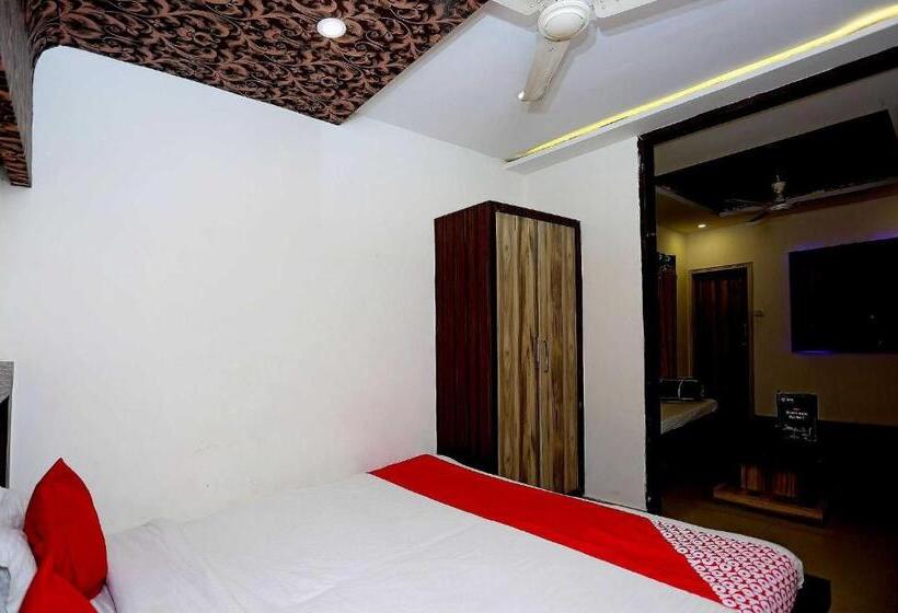 トリプルクラシックルーム, Treebo China Town