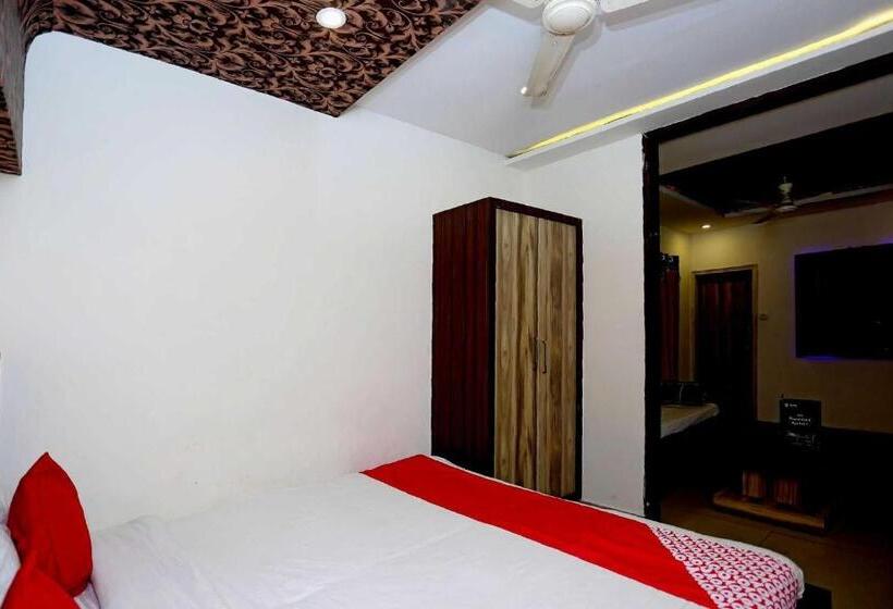 トリプルクラシックルーム, Treebo China Town