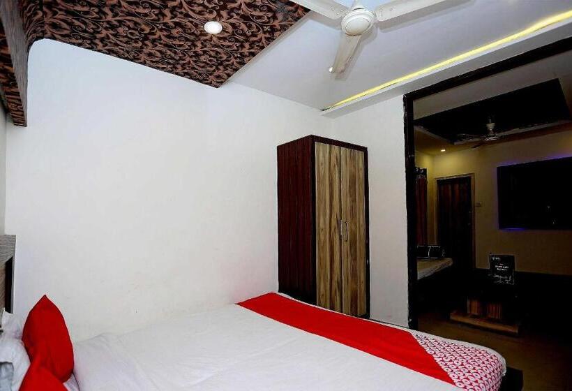 اتاق کلاسیک سه تخته, Treebo China Town