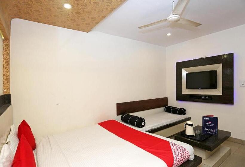 トリプルクラシックルーム, Treebo China Town