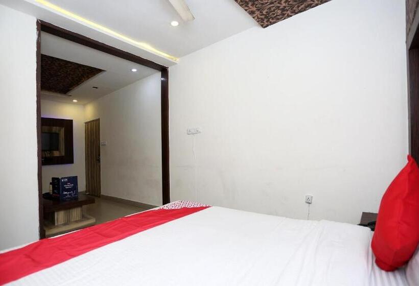 トリプルクラシックルーム, Treebo China Town