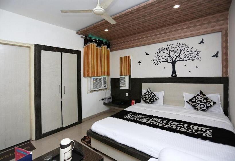 トリプルクラシックルーム, Treebo China Town