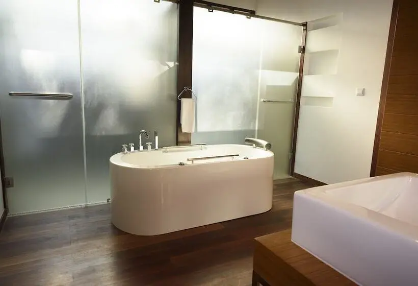 ویلای یک اتاق خوابه با استخر شنا, NH Maldives Kuda Rah Resort