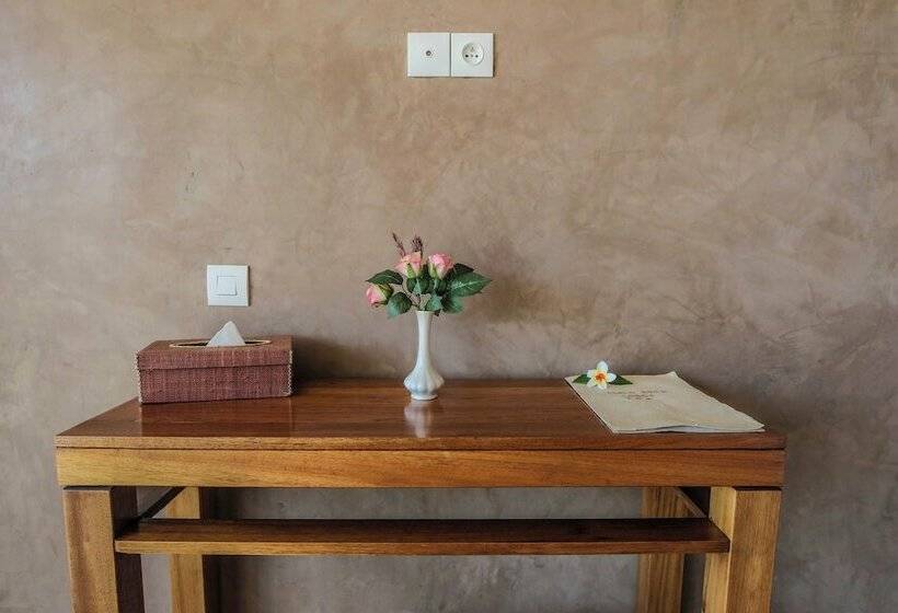 اتاق اکونومی, Isalo Rock Lodge