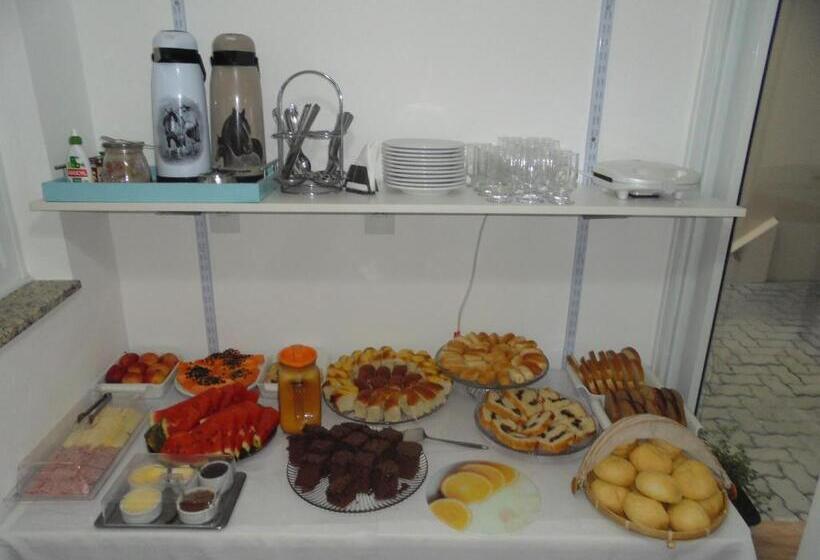 スタンダードトリプルルーム, Anjos Ltda