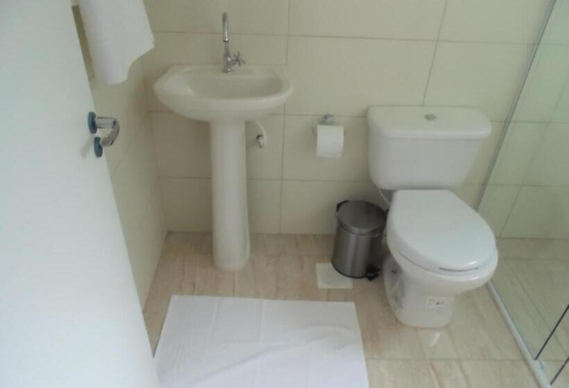 スタンダードトリプルルーム, Anjos Ltda