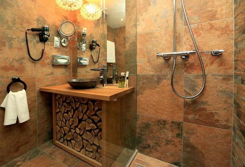 Люкс Кровать Кинг, Cascade Resort & Spa