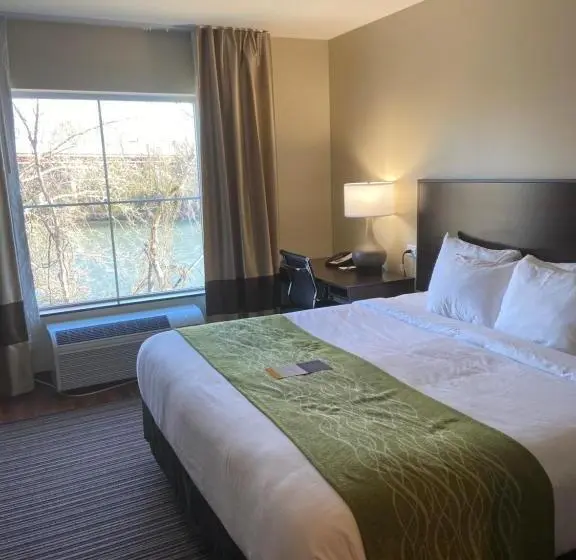 キングサイズベッドのスタンダードルーム, Comfort Inn