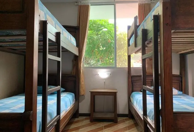 Economy Quadruple Room, Kemarios
