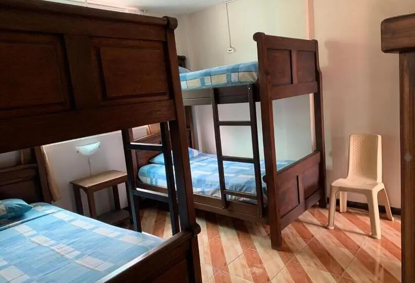 Economy Quadruple Room, Kemarios