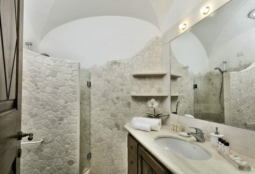 اتاق لوکس, Relais Villa Carola