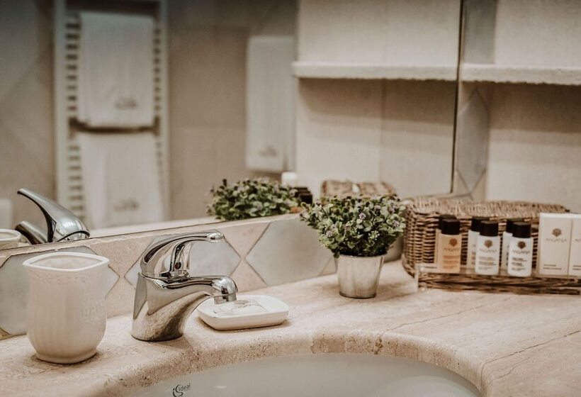 اتاق لوکس, Relais Villa Carola