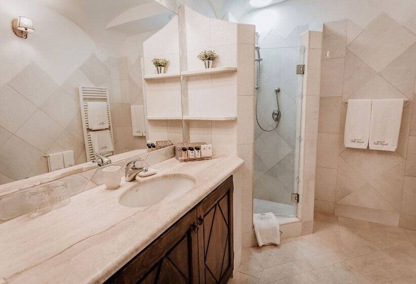 اتاق لوکس, Relais Villa Carola