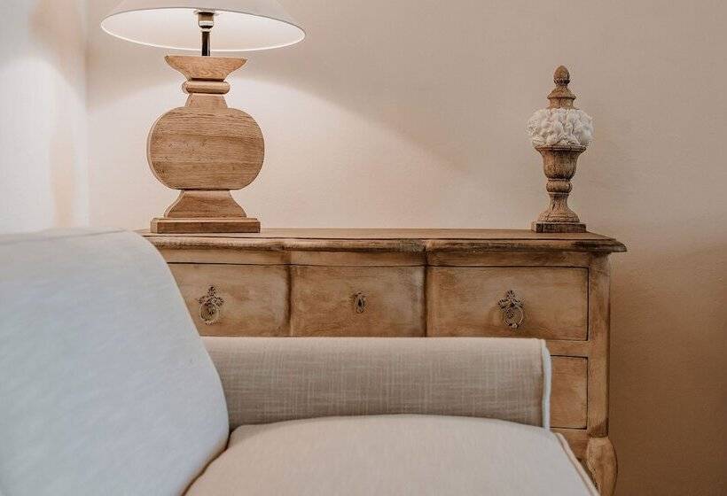 سوییت لوکس, Relais Villa Carola