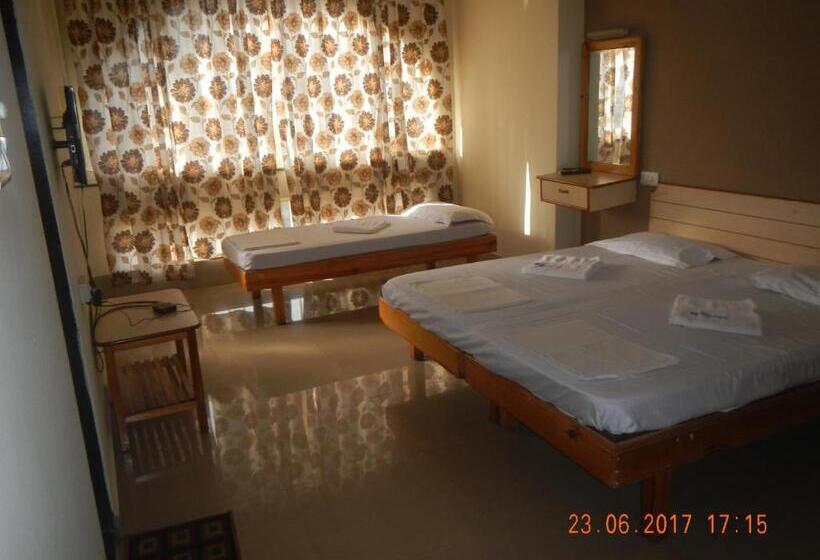 اتاق لوکس خانوادگی, Rukmini