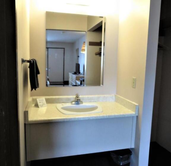 غرفة كلاسيكية رباعية, Ranchland Inn