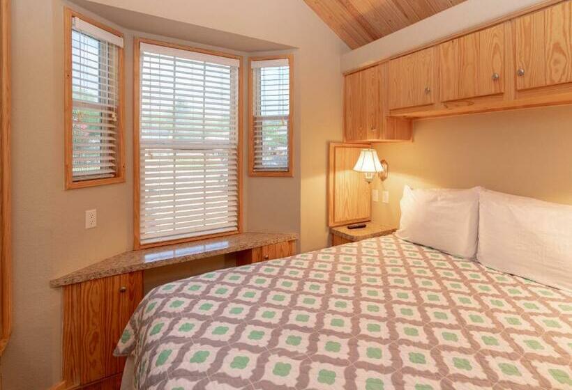 דירת חדר, Sun Outdoors Lake Travis