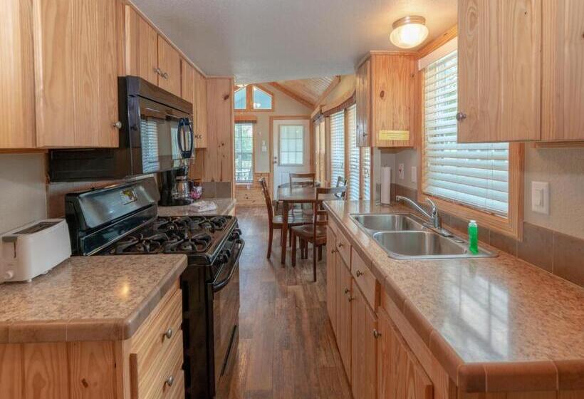 דירת חדר, Sun Outdoors Lake Travis